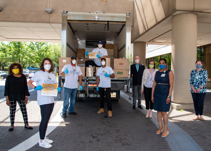img_volunteer-and-charitable-giving@2x